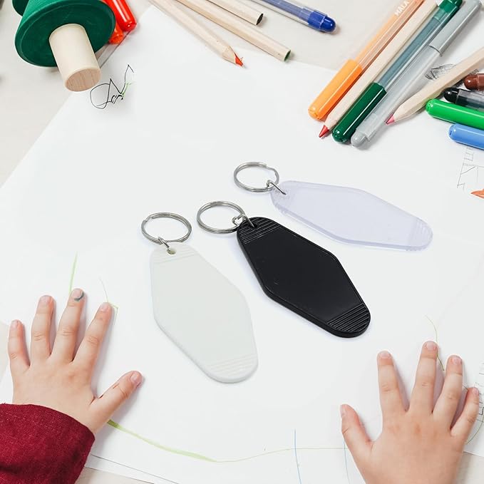 LOTMER 40 PCS Hotel Keychain Blank with Key Rings, 20 Colors Plastic Rhombus Motel Keychain for DIY Keychain and Luggage Tag