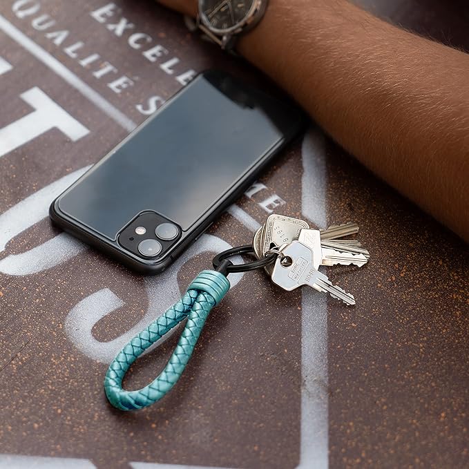 SERASAR | Leather Keychain [Strong] with Stainless Steel Key Ring - Additional Rings for Small Keys - With Gift Box
